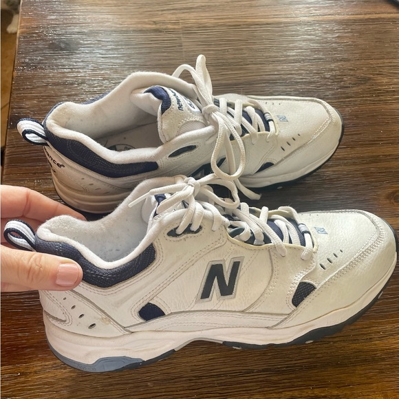 New Balance 620 Woman’s 10 1/2 Cross Training Sneakers - Picture 2 of 4